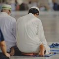 Cara Duduk di Antara Dua Sujud dan Bacaannya